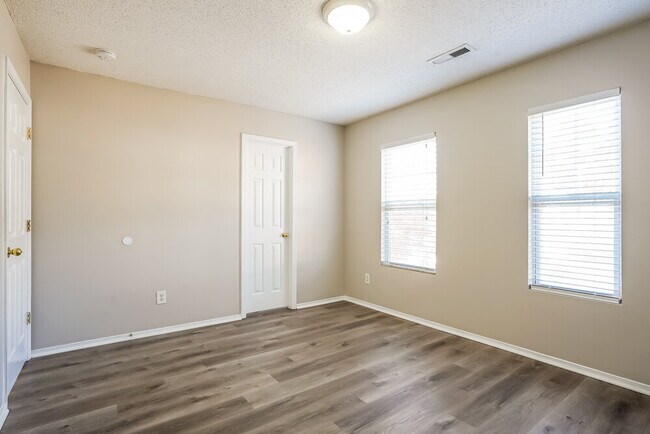 Building Photo - 3012 Van Dorn Rd