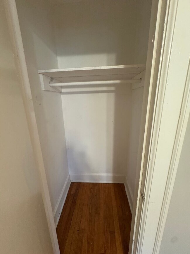 Building Photo - Adorable Home