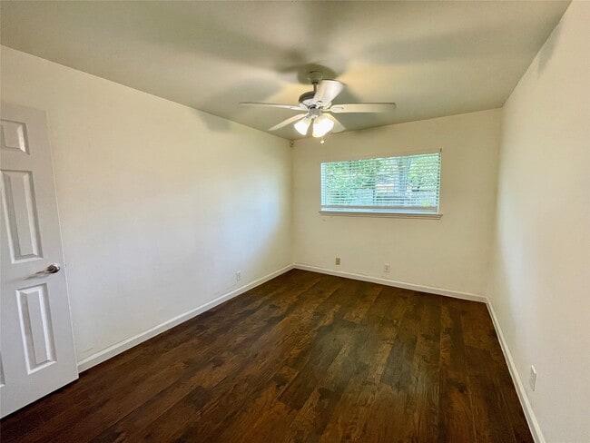 Building Photo - 5375 Little John Ln