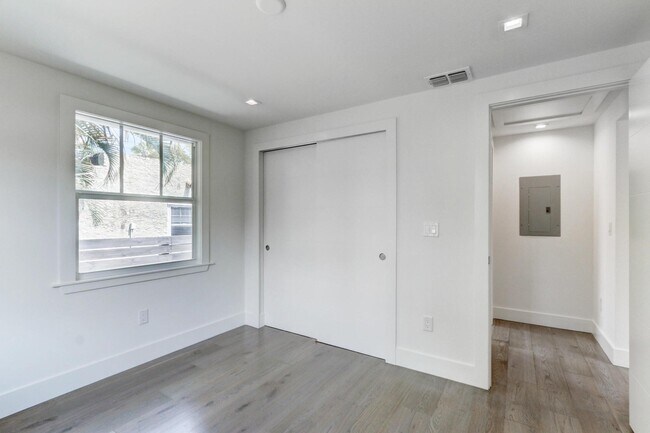 Building Photo - 833 Ardmore Rd