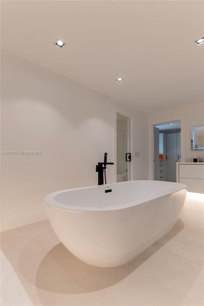 Building Photo - 7300 SW 77th Ave