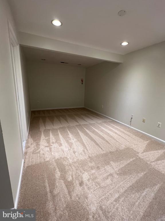 Building Photo - 45515 Lakemont Square