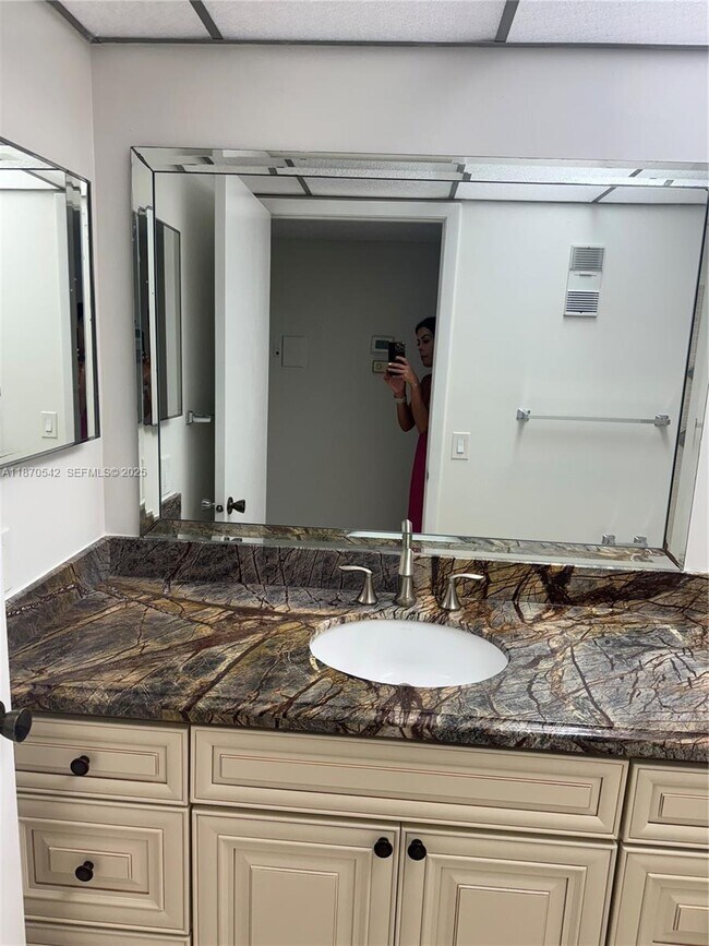 Building Photo - 9620 W McNab Rd