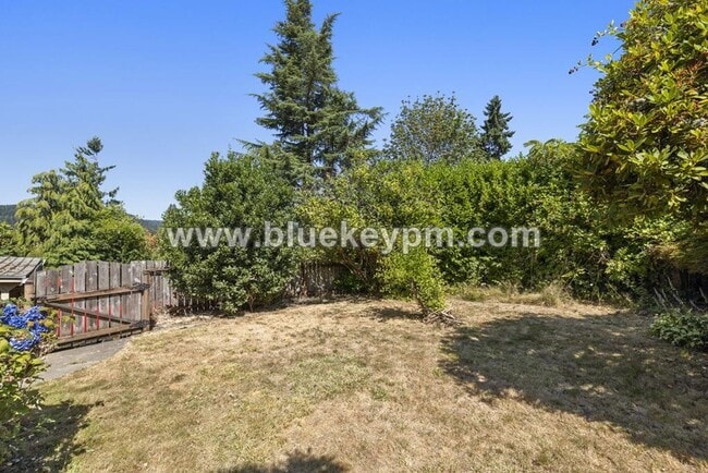 Building Photo - Fabulous Bungalow with 2 Beds, 1.5 Bathroo...