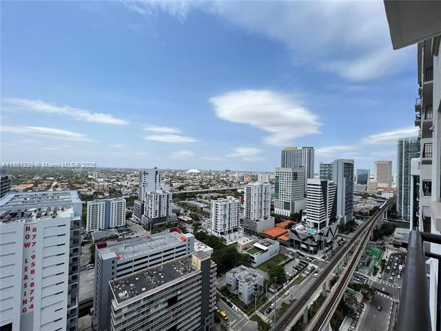 Building Photo - 999 SW 1st Ave