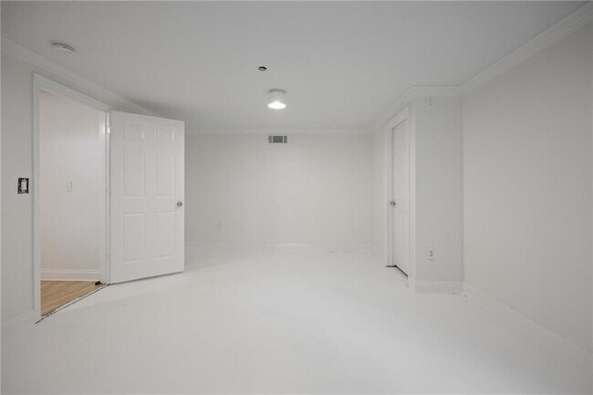 Building Photo - 2134 Beecher Cir SW