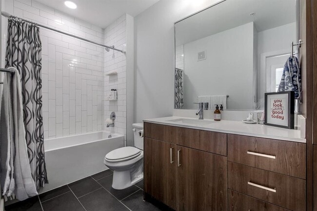 Building Photo - 2213 Poquito St