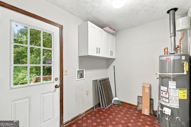 Building Photo - 4548 Shallowford Rd