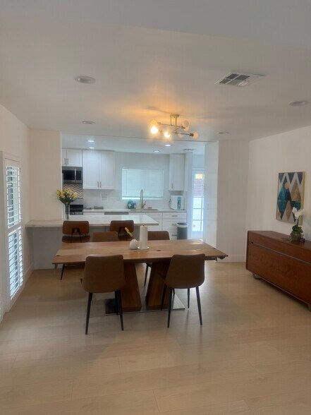 Building Photo - 2054 Fremont Ave