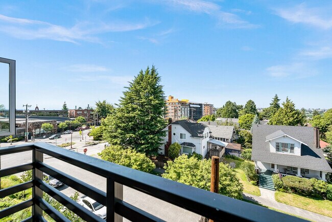 Building Photo - 1801 S McClellan St