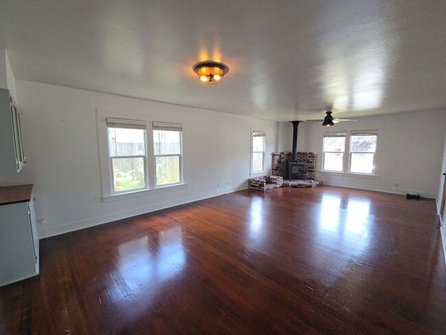 Building Photo - Beautifully remodeled 2BD/1BA Scotia home