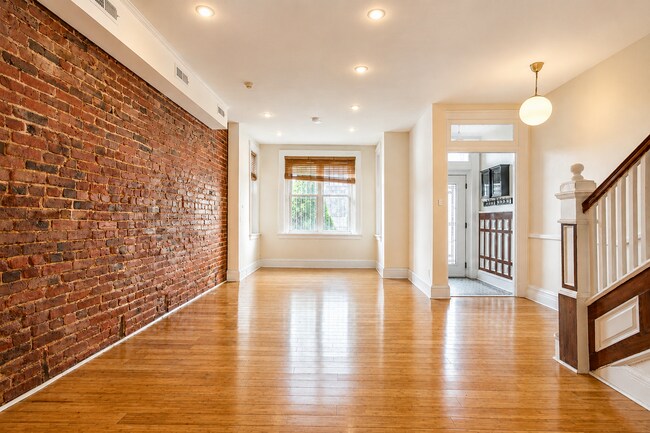 Building Photo - 2811 11th St NW