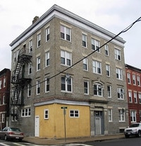 Building Photo - 142 Gove St