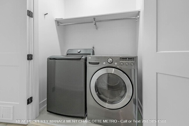 Building Photo - 1609 Parkwood Ave