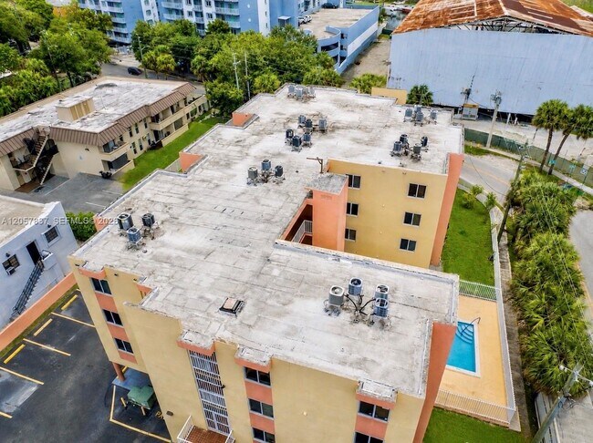 Building Photo - 2400 NW 16th St Rd