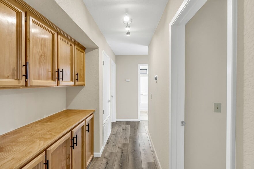 Building Photo - 8200 Northam Dr