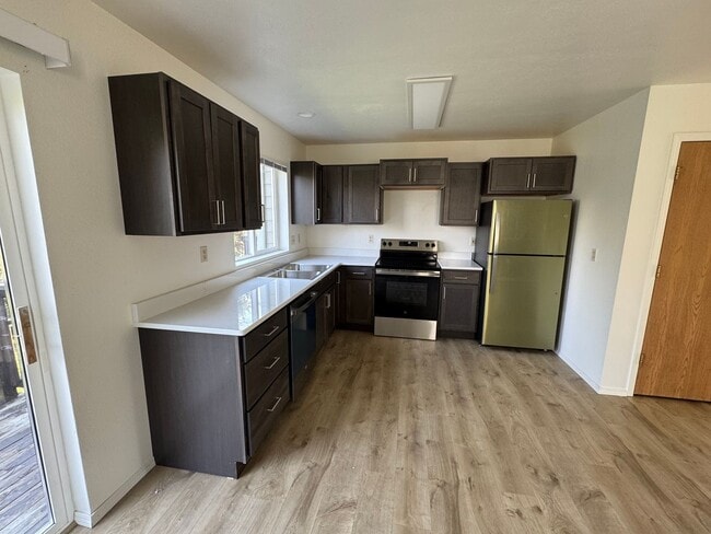 Building Photo - FULLY GUTTED & RENOVATED 4-Bedroom Condo N...