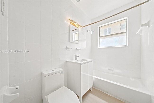 Building Photo - 119 NE 56th St