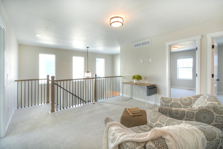 Building Photo - 7011 Knapp Dr