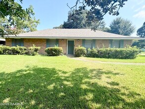 Building Photo - 10021 E Tampa Dr