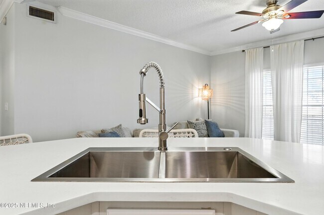 Building Photo - 43 Jardin De Mer Pl