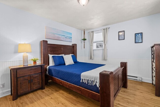 Building Photo - 1427 W Ocean View Ave