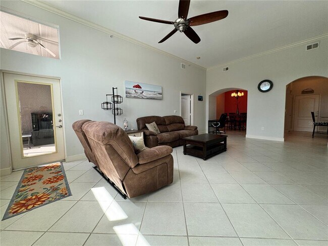 Building Photo - 808 3rd Ave W