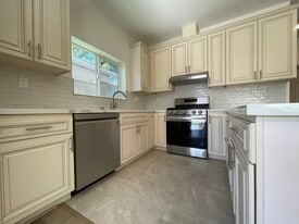 Building Photo - 912 S Bel Aire Dr