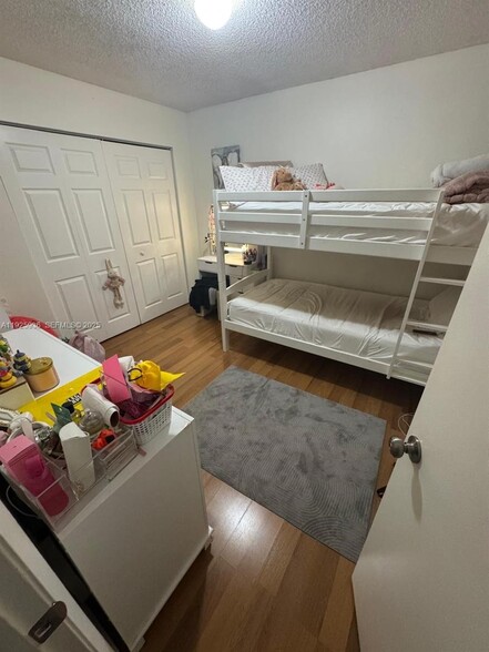 Building Photo - 10161 SW 137th Ct