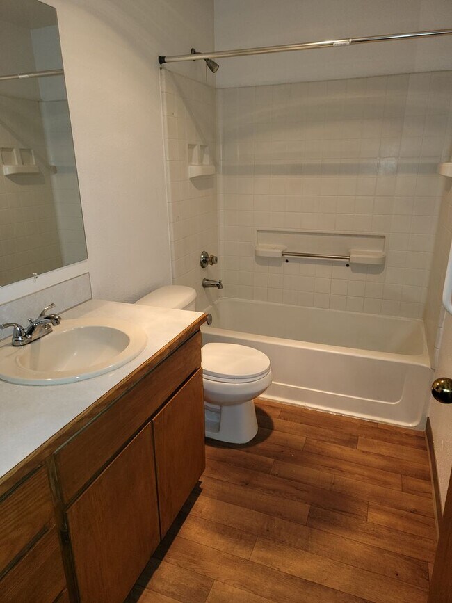 Building Photo - 5805-07 Mt Tacoma