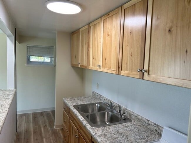 Building Photo - 1-Bedroom, 1-Bathroom Apartment -- SUBLET ...