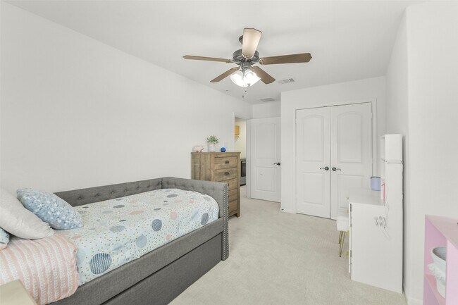 Building Photo - 5526 Hyde Park Dr