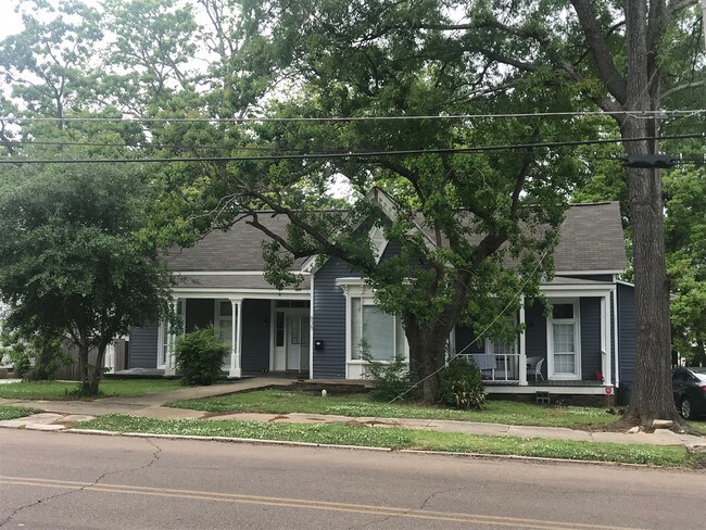 Primary Photo - 835 N Jefferson St