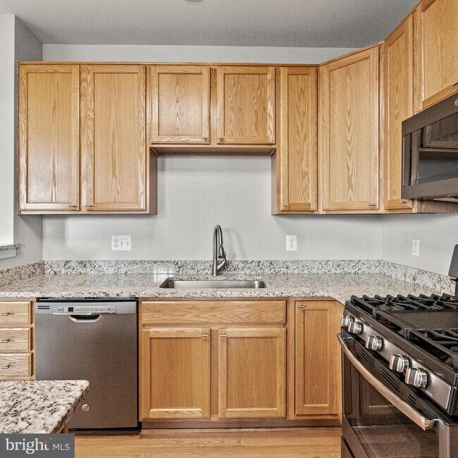Building Photo - 5006 Grimm Dr
