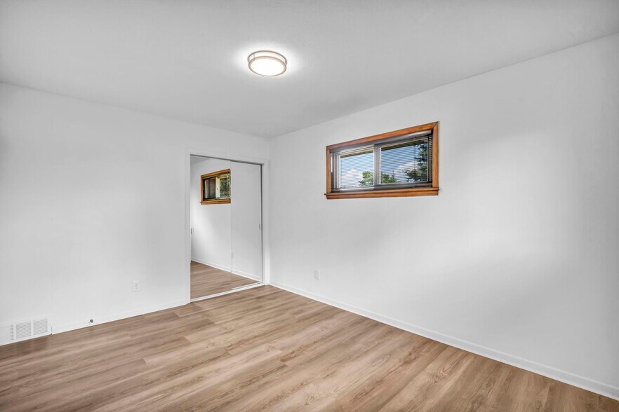 Building Photo - 248 Gladys Dr