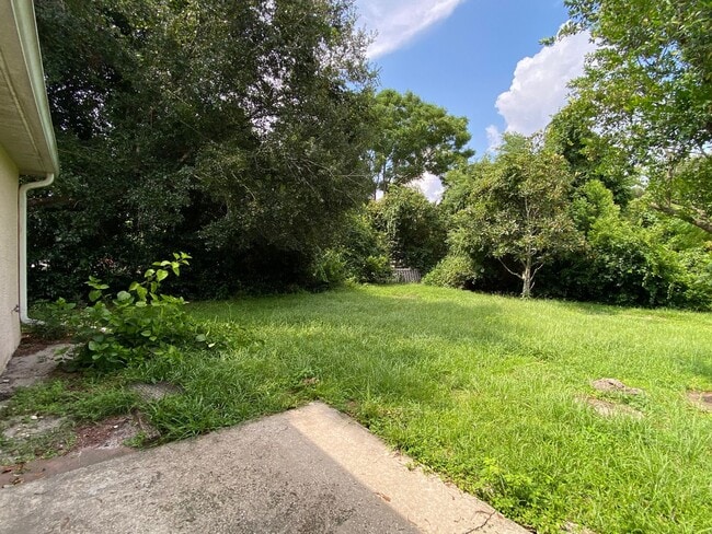 Building Photo - 2 Bedroom, 2 Bath Duplex with 1 Car Garage...