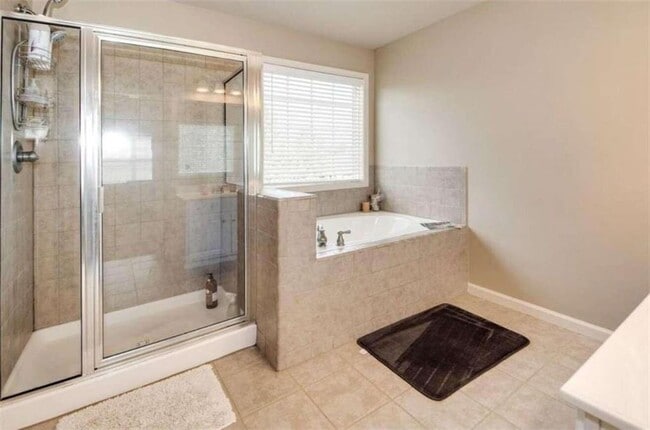 Building Photo - 4217 Brentwood Dr