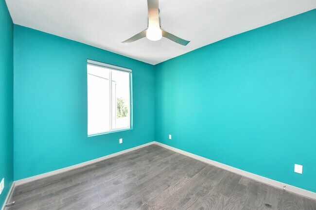 Building Photo - 2302 Johnson St