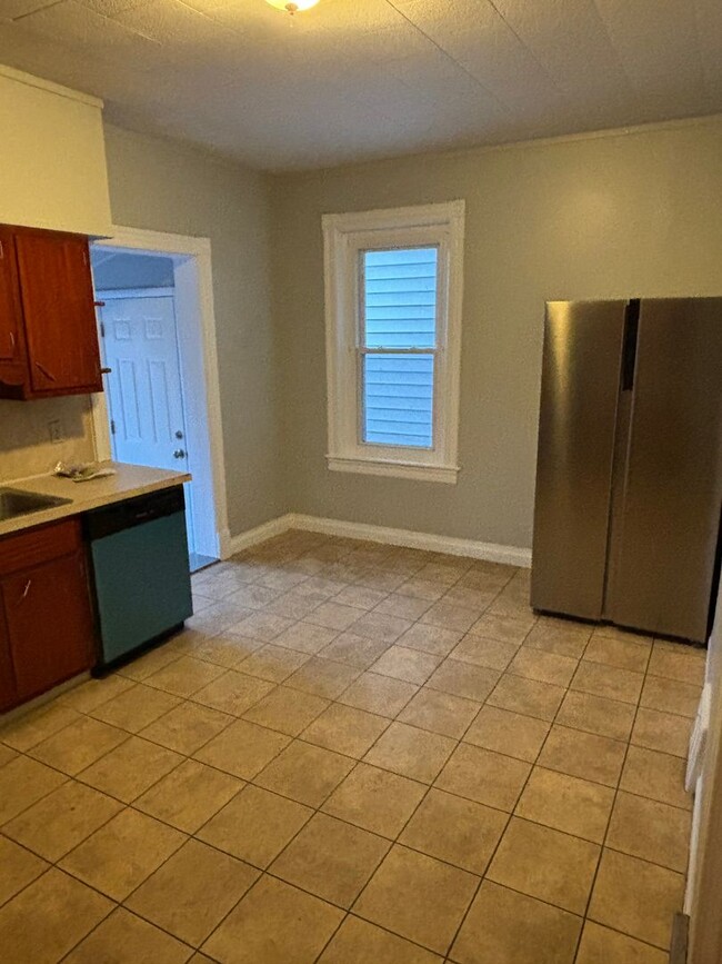 Building Photo - Renovated 3 bedroom 1 bath House - Move in...