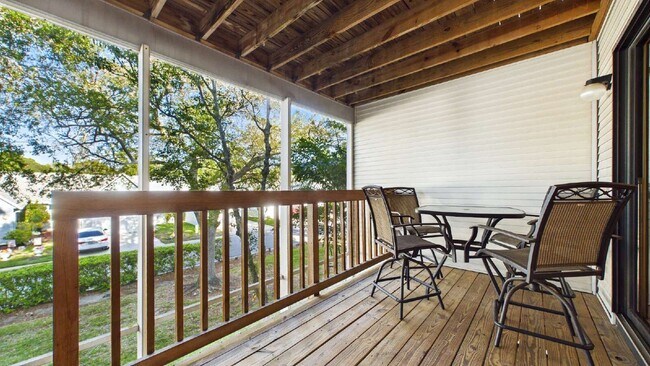 Building Photo - 9479 Tara Cay Ct