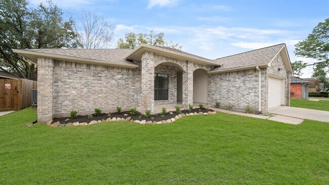 Building Photo - 2121 Aberdeen Dr