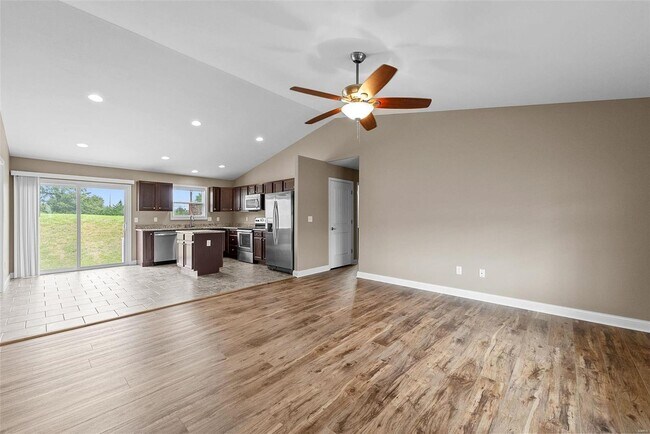 Building Photo - 101 Shadow Pointe Dr