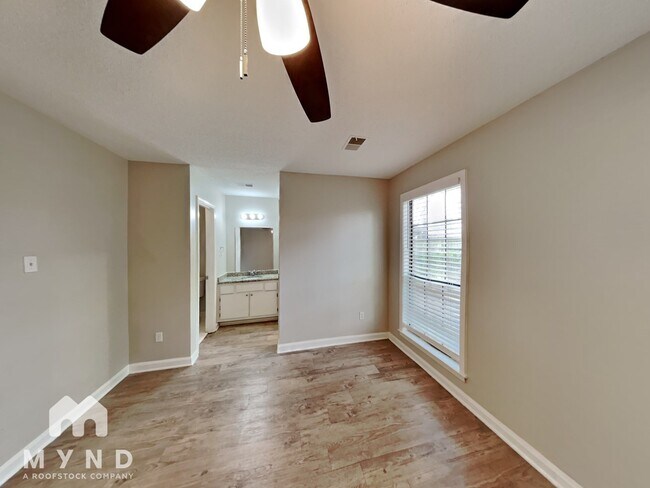 Building Photo - 7256 Rose Trail Dr