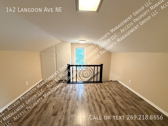 Building Photo - 142 Langdon Ave NE