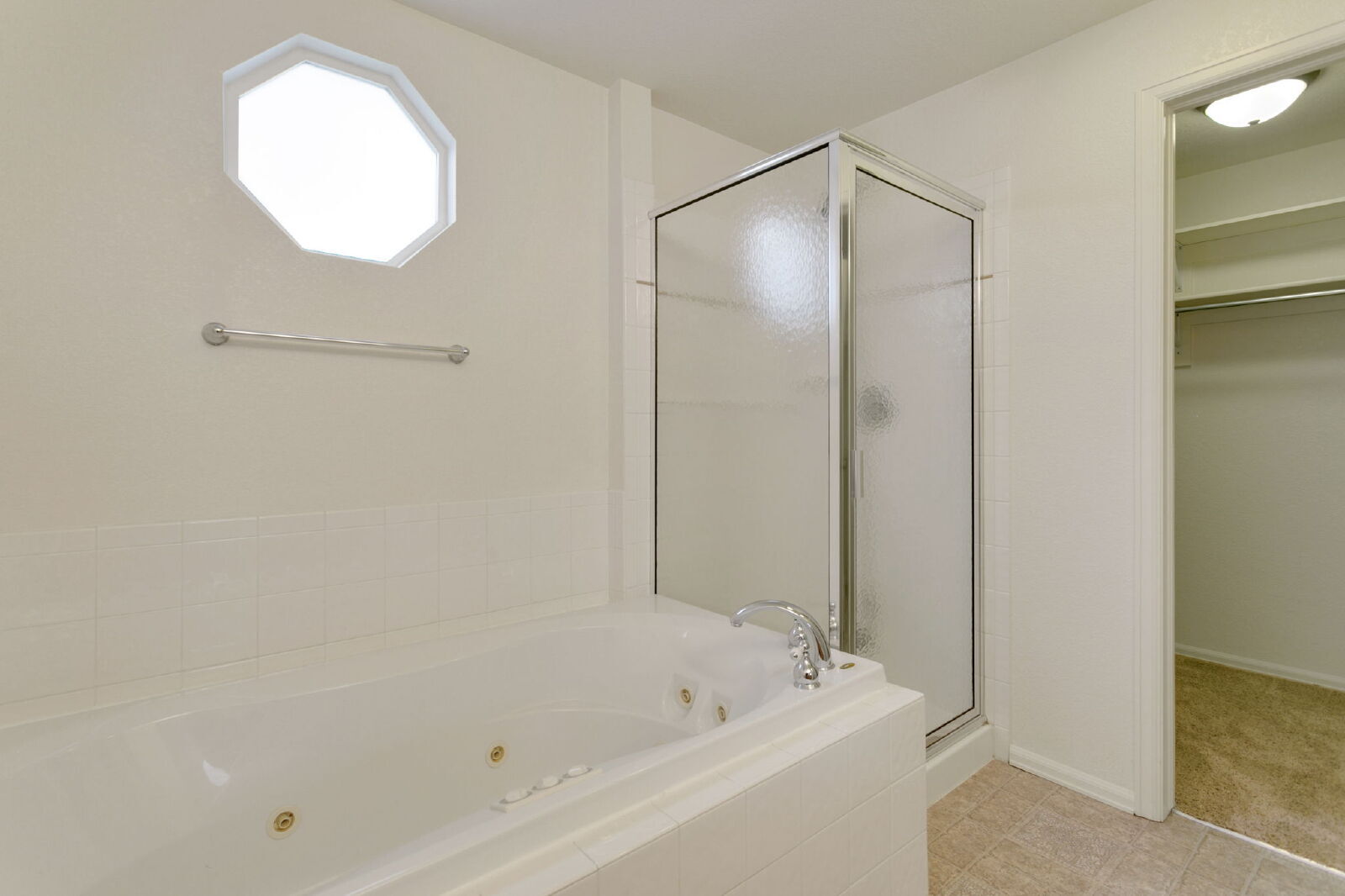 Building Photo - 4-Bedroom Home with Main-Level Suite, Gran...