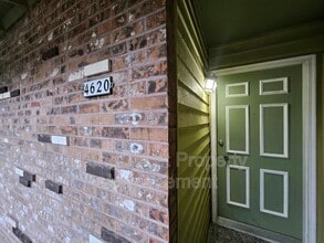 Building Photo - 4602 NE Broadway