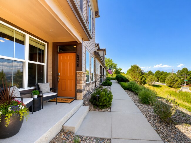Building Photo - Stunning End Unit 3 Bedroom Townhouse in NE Colorado Springs!