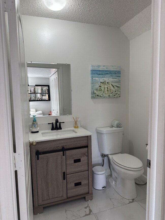 Building Photo - 15861 SW 70th Terrace