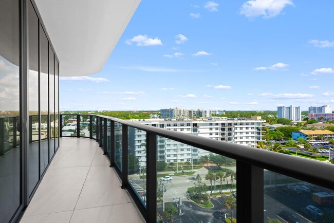 Building Photo - 900 N Ocean Blvd