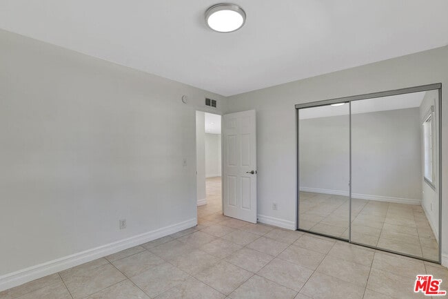 Building Photo - 6421 Franrivers Ave